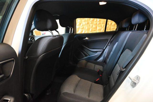 MERCEDES-BENZ GLA 180 D EXECUTIVE AUT.TEL CERCHI 17"VETRI SCURI SED.RISC