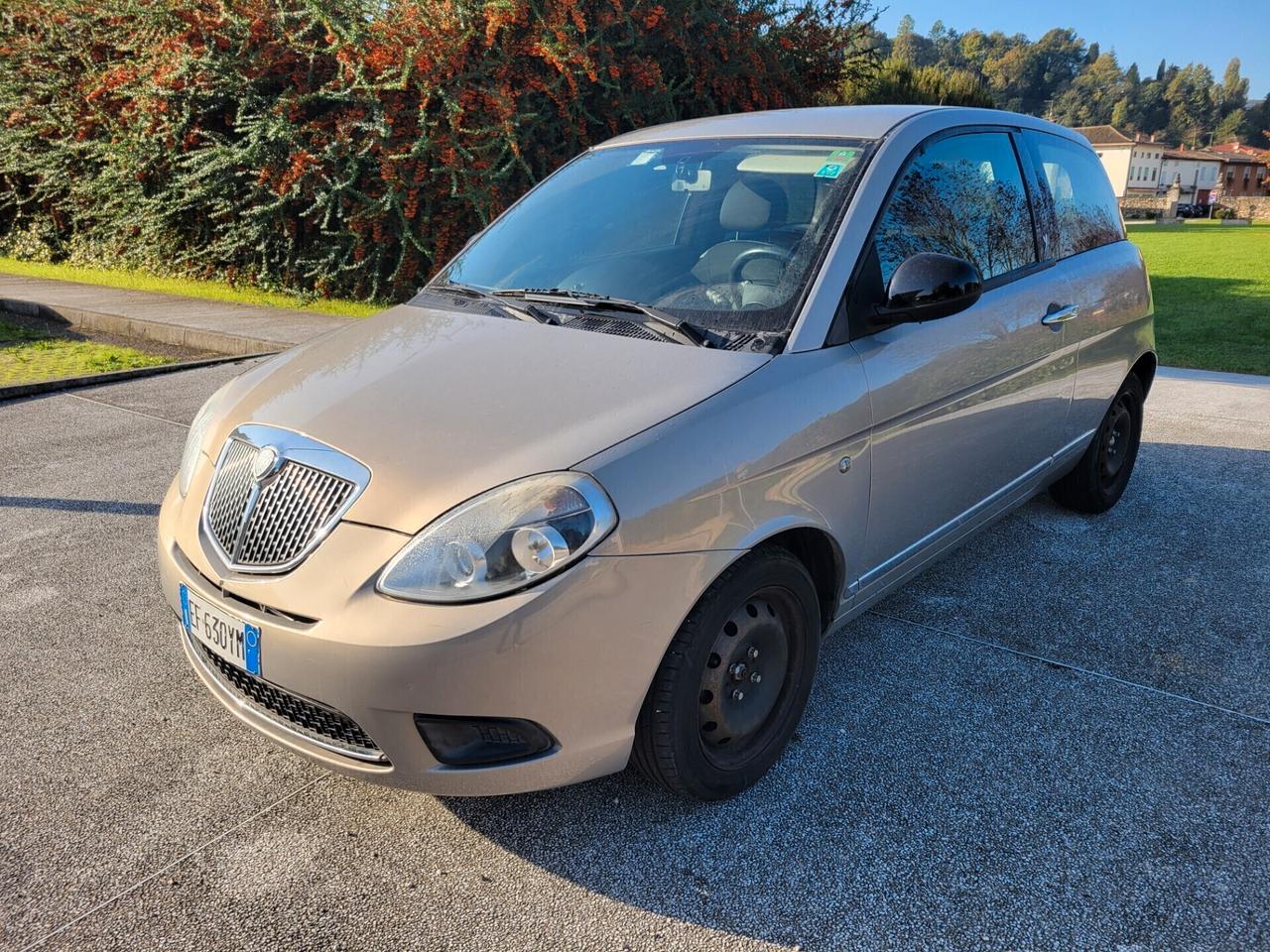 Lancia Ypsilon 1.3 MJT 75 CV NEOPATENTATI