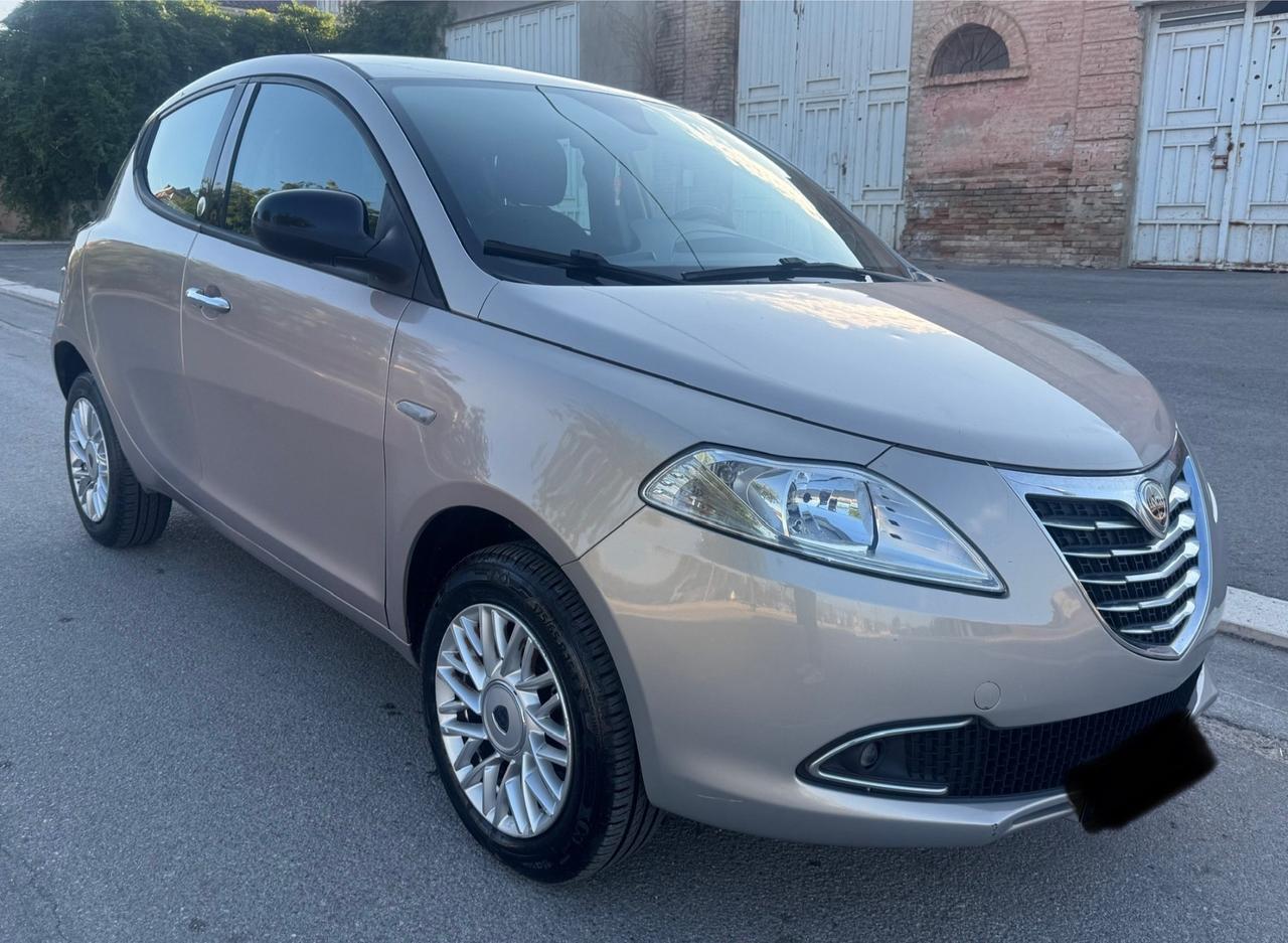 Lancia Ypsilon 0.9 TwinAir 85 CV 5 porte Metano Ecochic Gold