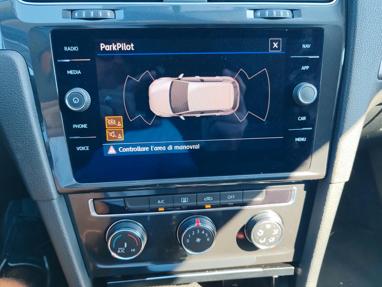 Volkswagen Golf 1.6 TDI Business BlueMotion Tech