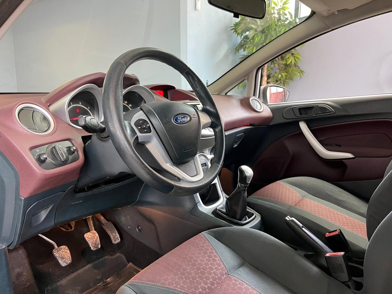 Ford Fiesta 1.2cc TITANIUM 82cv 5 PORTE x NEOPATENTATI