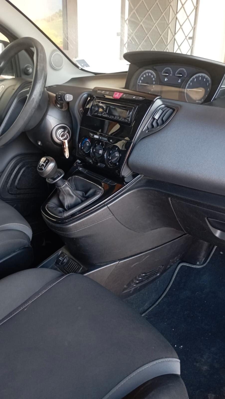 Lancia Ypsilon 1.2 69 CV benzina