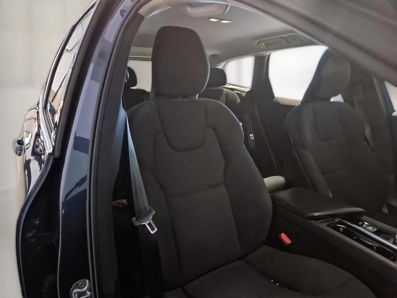 VOLVO XC60 B4 D automatico Momentum Pro