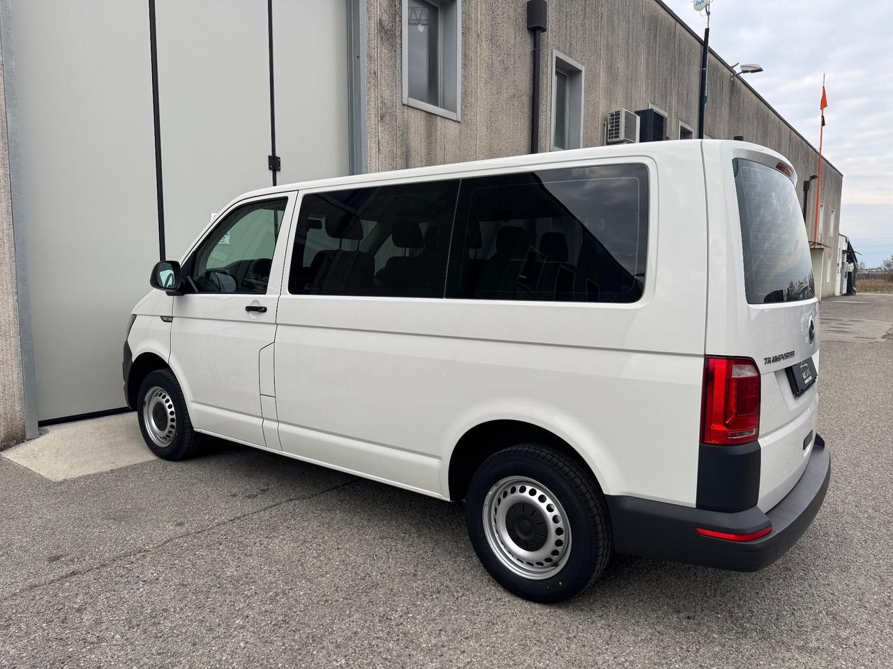 Volkswagen Transporter 2.0 TDI 9 posti