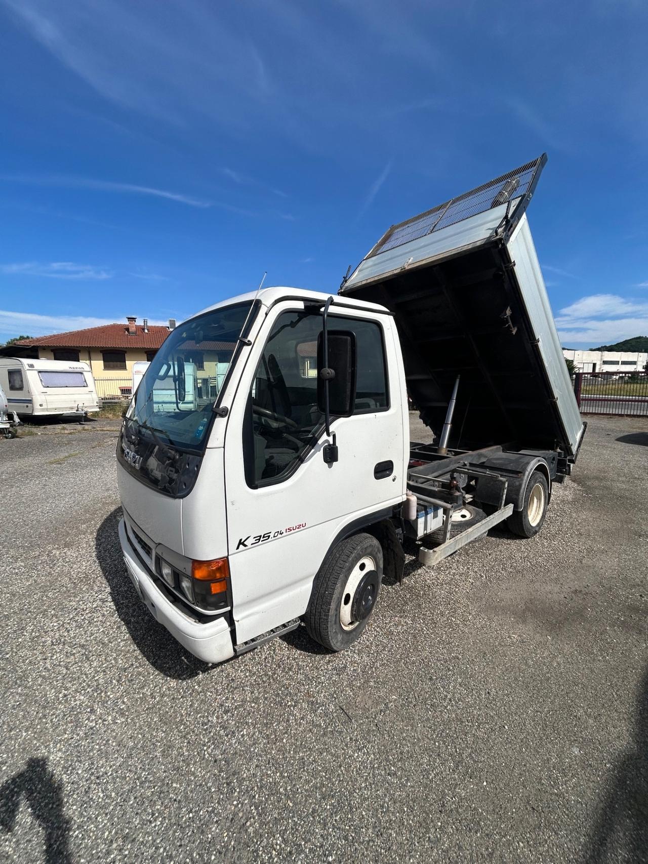 Isuzu ribaltabile del 2005 in saldo 105