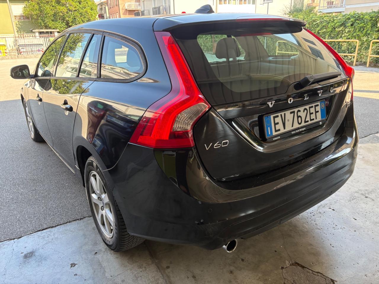 Volvo V60 ..2.0 D3 R momentum anno 2014