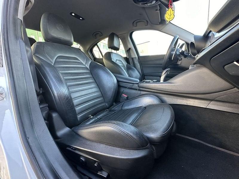 Alfa Romeo Giulia 2.2 Turbo AT8 210CV AWD Q4 Veloce