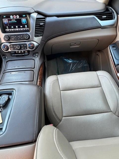 Chevrolet Suburban LTZ 5.3L V8