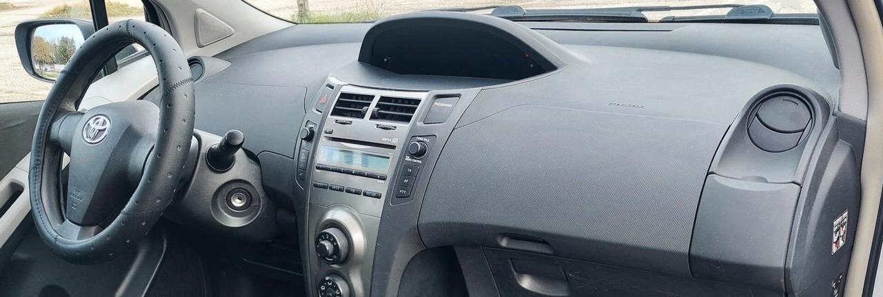 TOYOTA YARIS -CONSUMI RIDOTTI-UNICO PROPRIETARIO