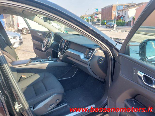 VOLVO XC60 B4 (d) AWD Geartronic Momentum Pro PROMO ESTATE