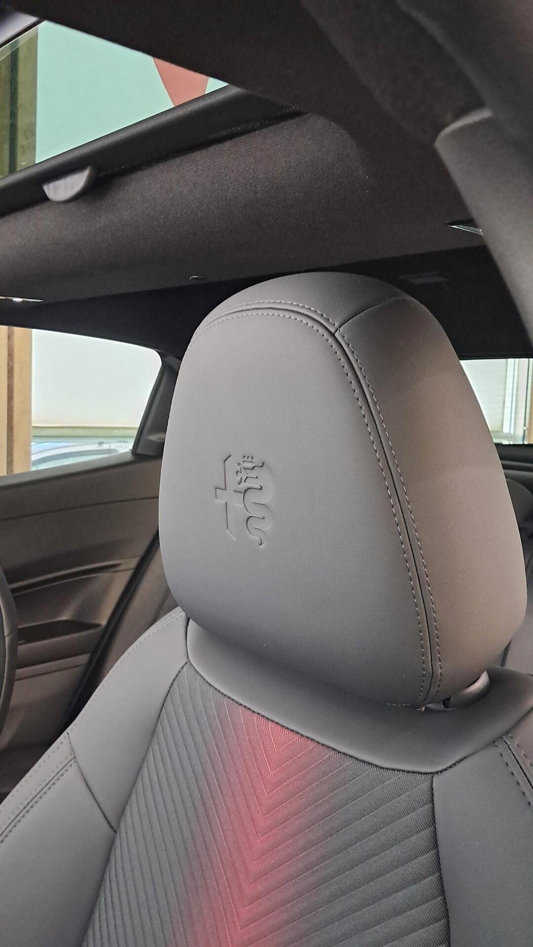 Alfa Romeo Junior 1.2 136 CV Hybrid eDCT6 Speciale tetto Apribile