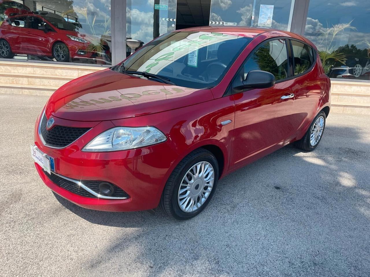 Lancia Ypsilon 1.2 5 porte Silver NEOPATENTATI