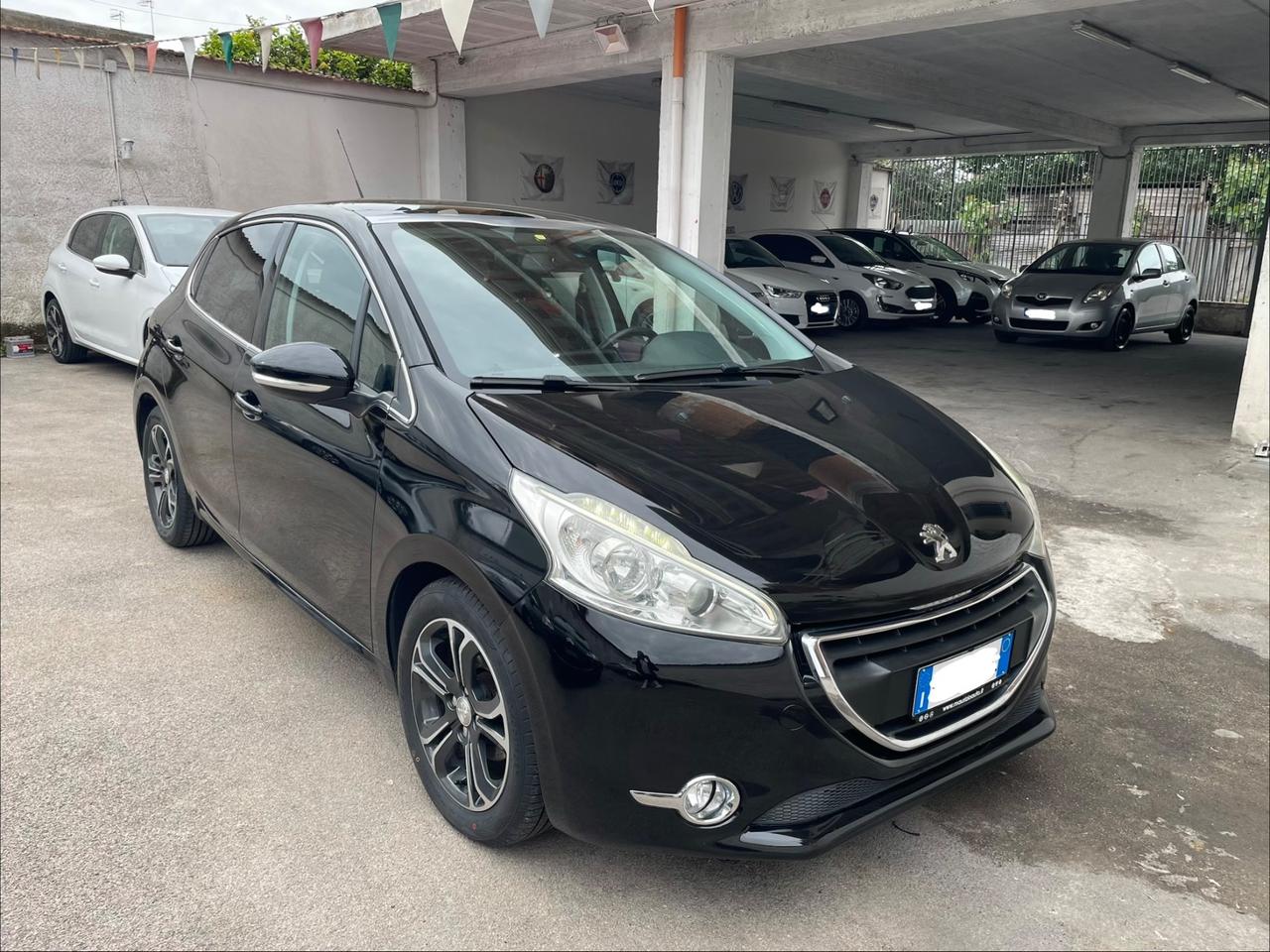 Peugeot 208 1.4 HDi 68 CV 5 porte Allure tetto nav gomme nuove
