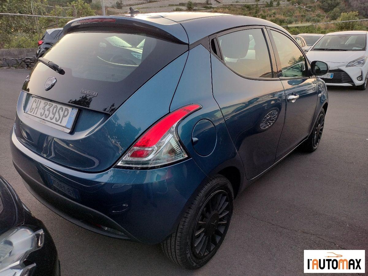 LANCIA - Ypsilon 1.0 firefly hybrid Silver s&s 70cv