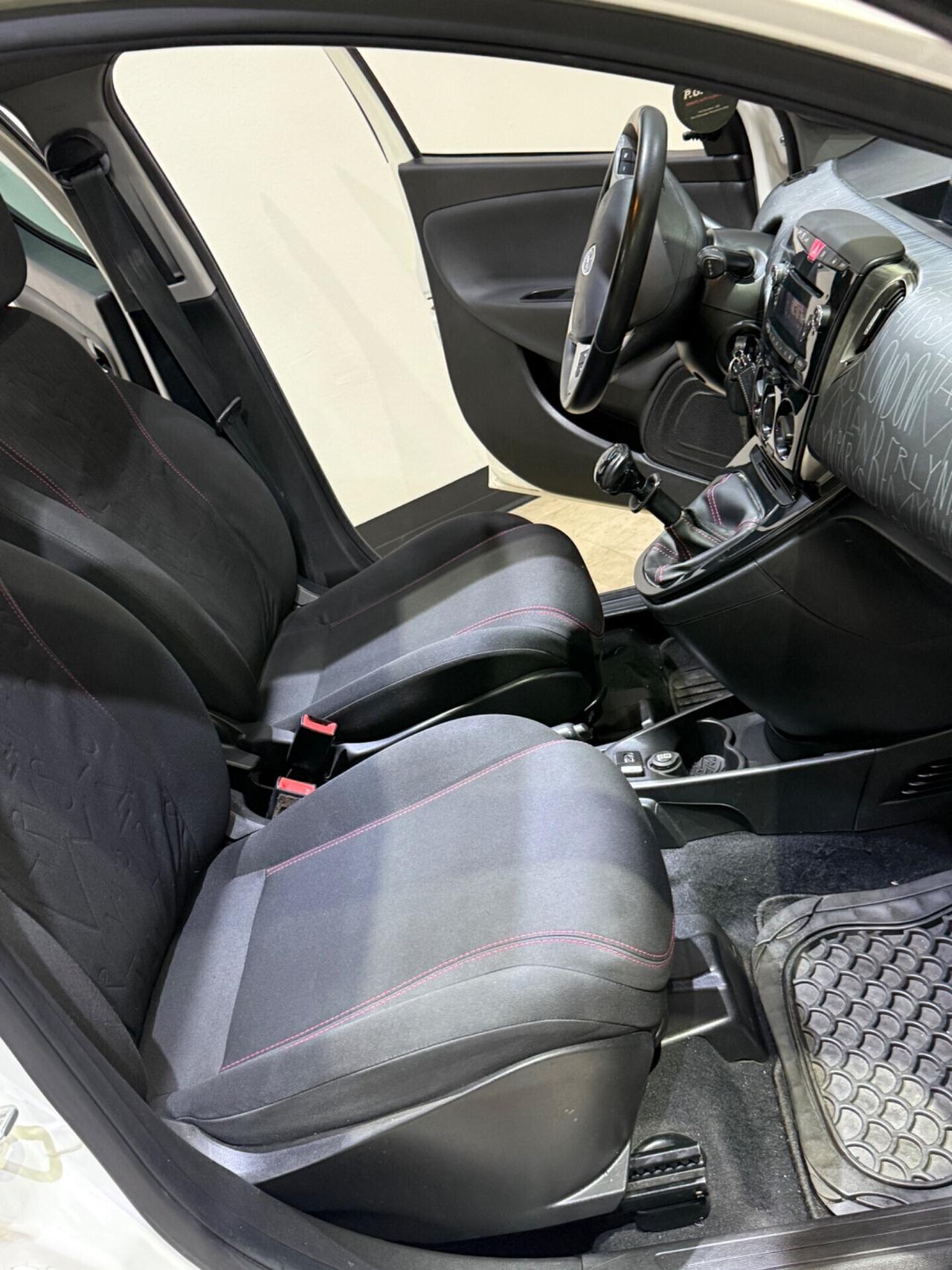 Lancia Ypsilon 1.2 69 CV 5 porte Elefantino rosa london paris