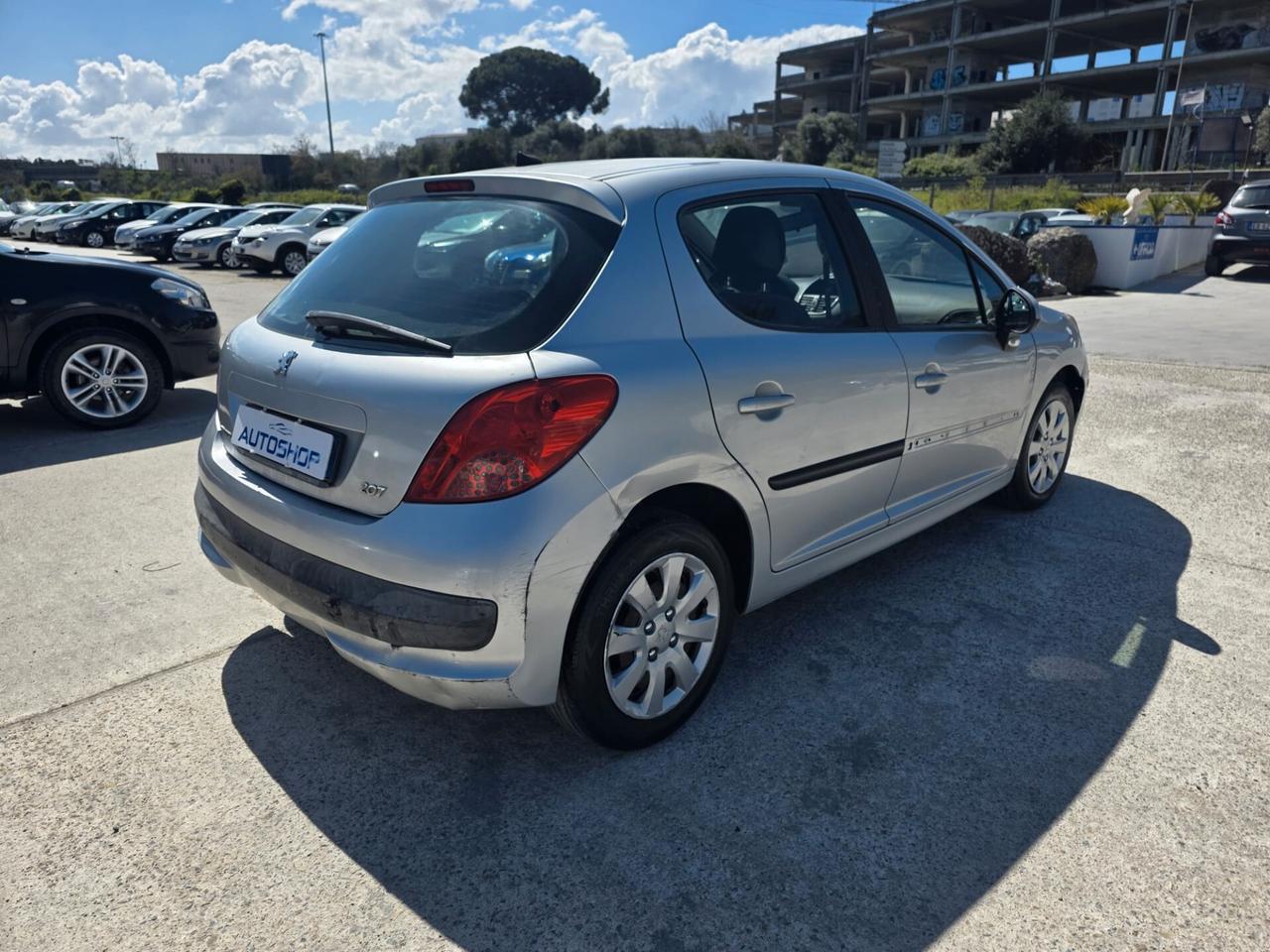 Peugeot 207 1.4 HDi 70CV 5p. XT