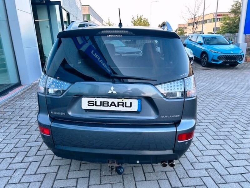 Mitsubishi Outlander 2.2 DI-D Instyle 7 p.ti DPF + Gancio Traino