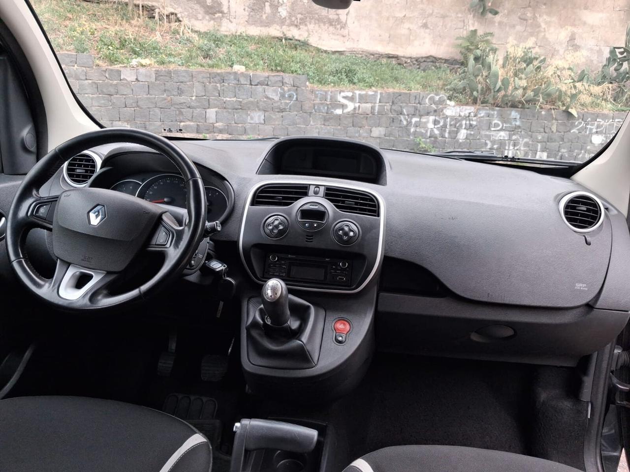 Renault Kangoo Pianale ribassato con rampa disabili in carrozzina