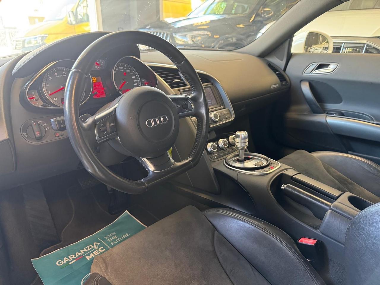 Audi R8 4.2 V8 FSI quattro R tronic