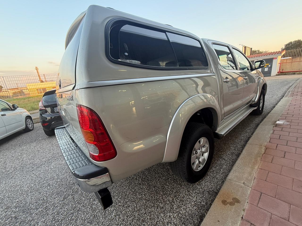 Toyota Hilux 3.0 D-4D aut.4WD 4p. Double Cab SR