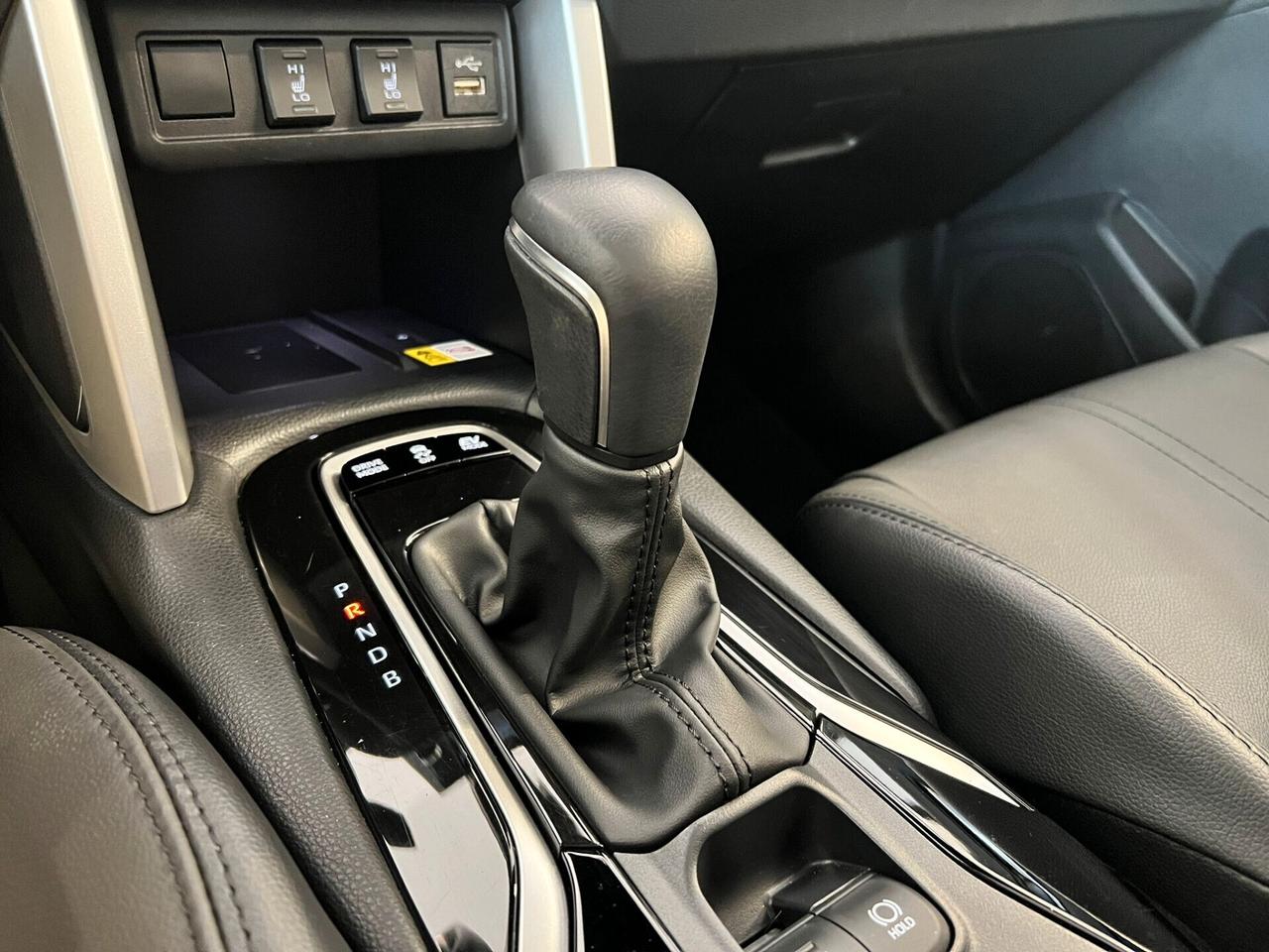 Toyota Corolla Cross MY23 LOUNGE 2.0 HYBRID AWD-i