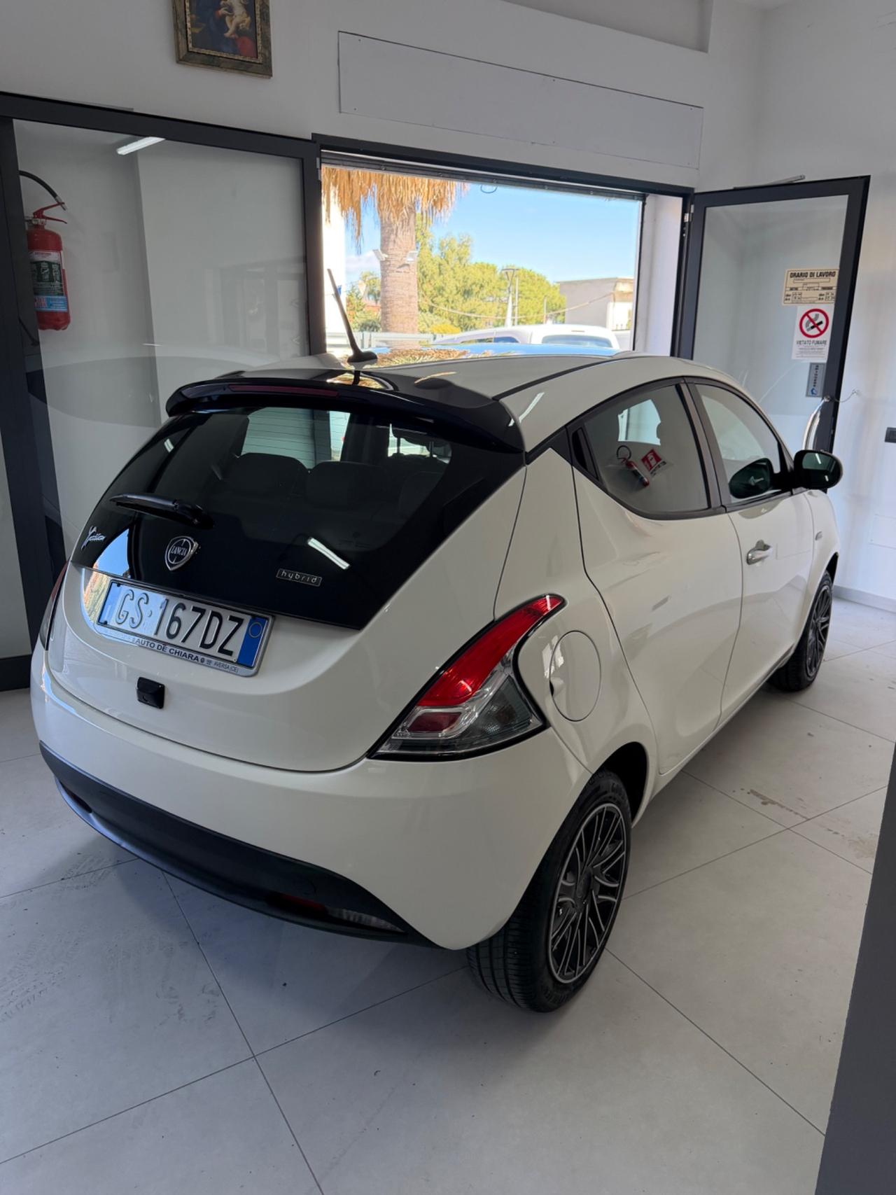Lancia Ypsilon 1.0 Hibrid GPL