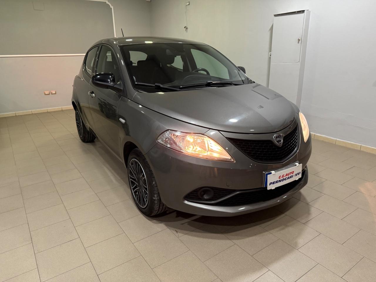 Lancia Ypsilon 1.2 69 CV 5 porte S&S Gold