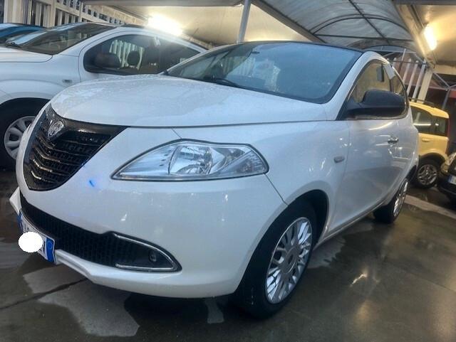 LANCIA YPSILON 1,2 TETTO APRIBILE 120MILA KM!