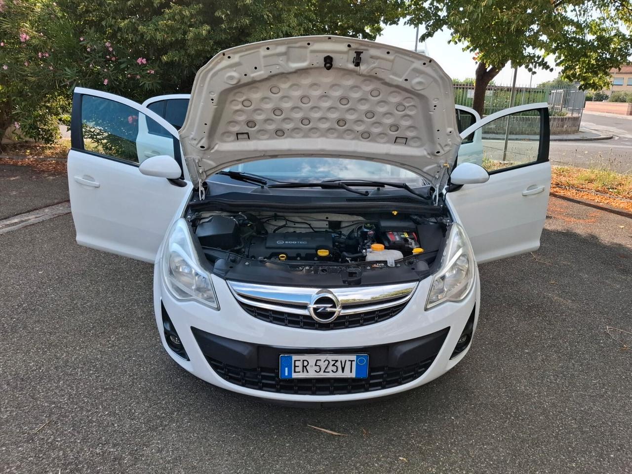 Opel Corsa 1.2 5 porte 2013 SOLAMENTE 99.000 KM