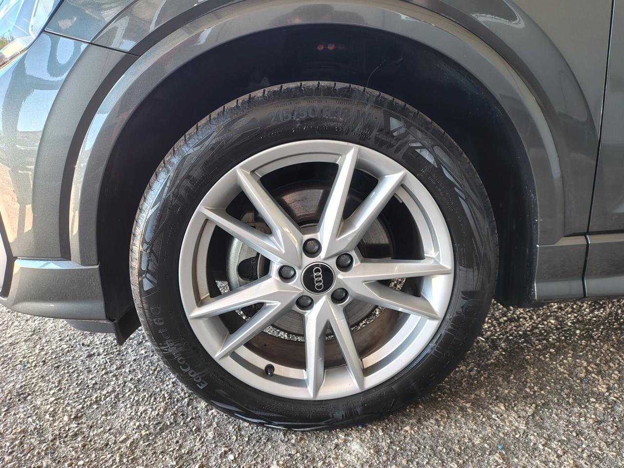 Audi Q2 35 TDI S tronic Identity Black