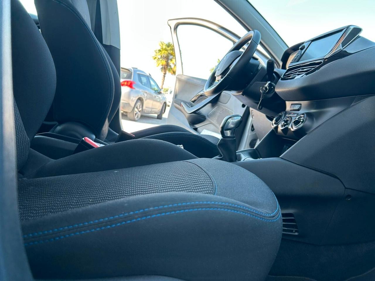 Peugeot 208 SIGNATURE PureTech 82 5 porte SPOTICAR