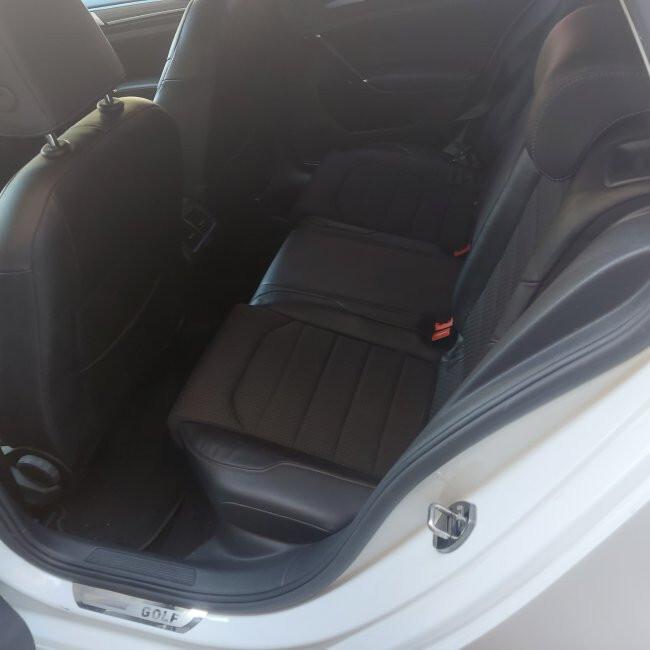 Volkswagen Golf 1.6TDI 110CV R-LINE