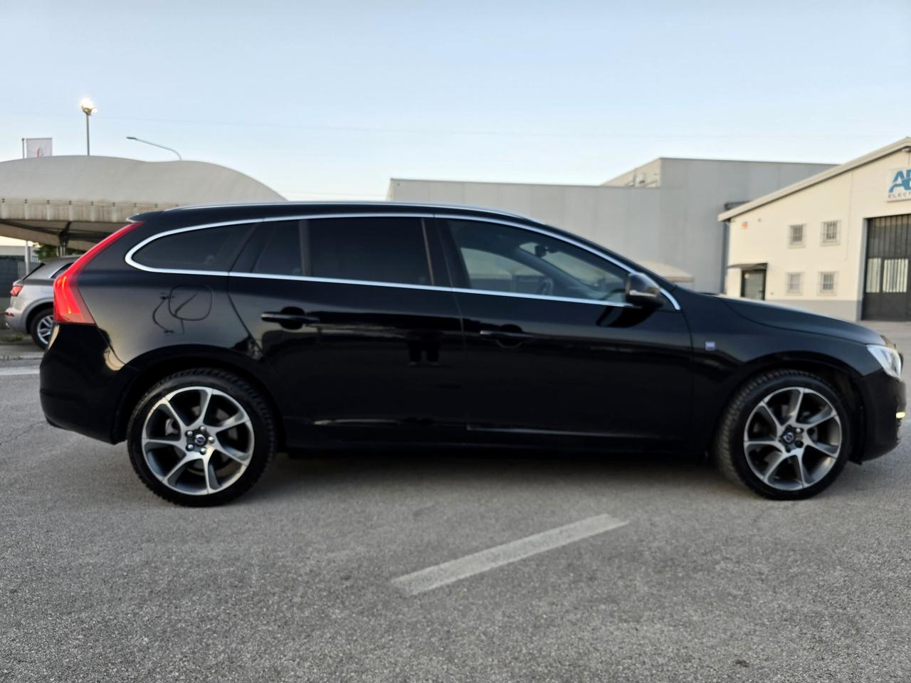 Volvo V60 2.0 d2 Volvo Ocean Race geartronic 120cv