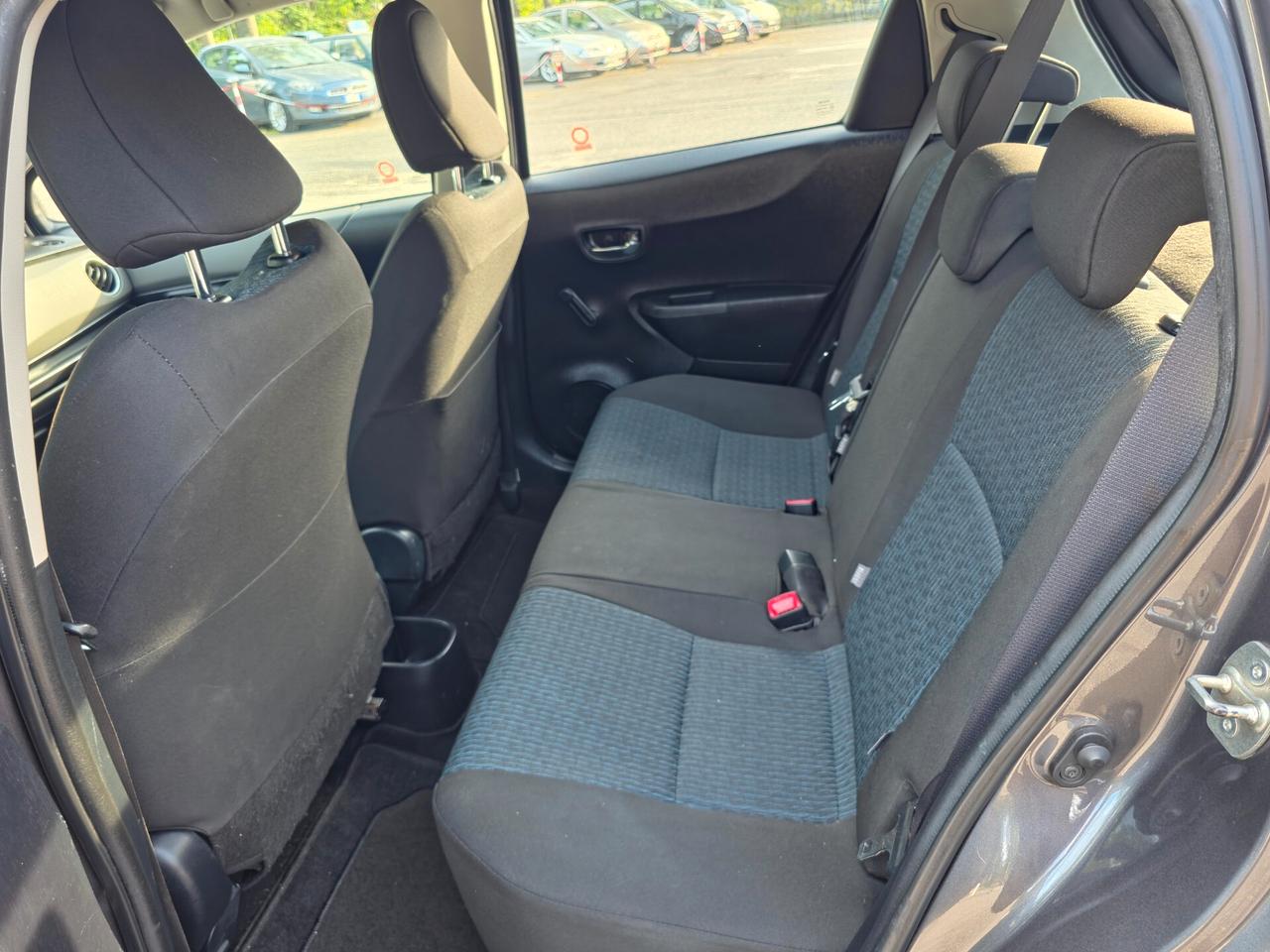 Toyota Yaris 1.0 5 porte Lounge CV-69 E5B Manuale NEO