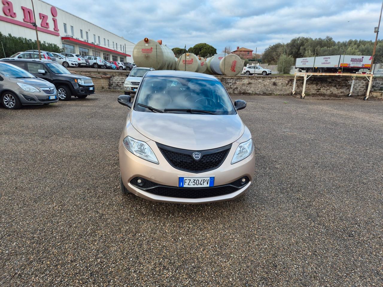 Lancia Ypsilon 1.2 69 CV 5 porte GPL Ecochic Black and Noir