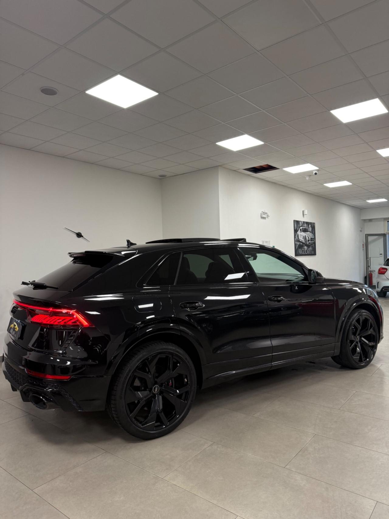 Audi Q8 RS TFSI V8 quattro tiptronic