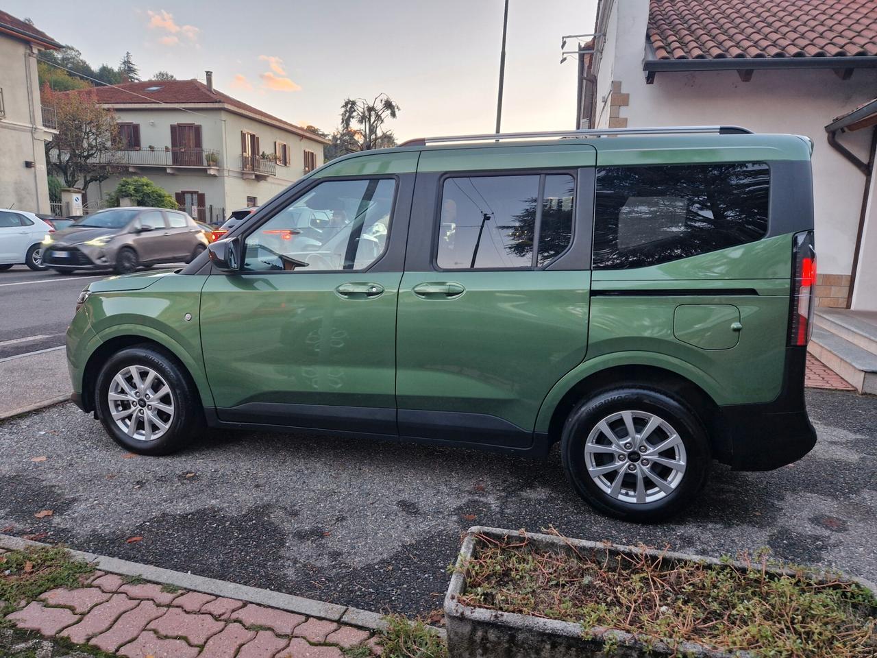 Ford Tourneo Courier 1.0 125CV "46.400 km" Carplay, Telecamera, Sensori