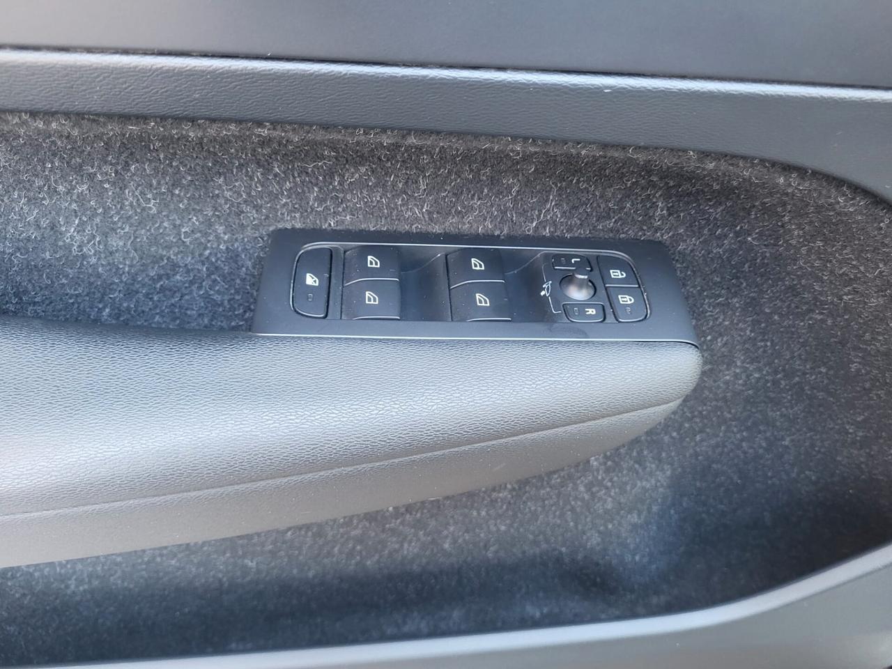 Volvo XC40 D3 Geartronic Business+Cerchi Black+Retrocamera+Fari Led..