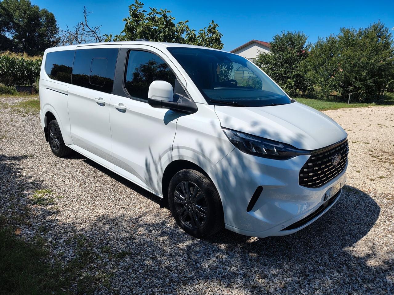 Ford Tourneo Custom 2.0 ecoblue 136cv Titanium 6m L2H1 Minivan