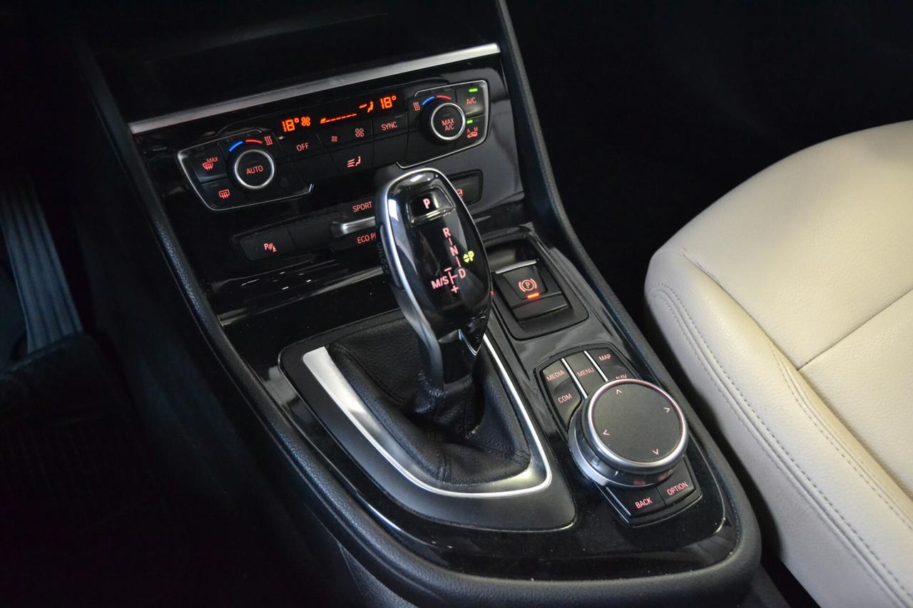 Bmw 216D ActiveTourer Luxury Auto/Navi/Pelle/Xenon