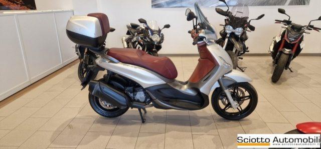 PIAGGIO Beverly 350 .