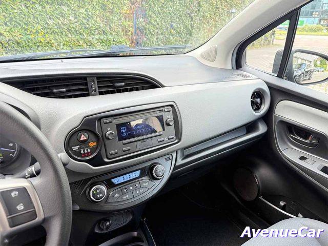 TOYOTA Yaris 5 porte 1.5h HYBRID Cool ADATTA A NEOPATENTATI
