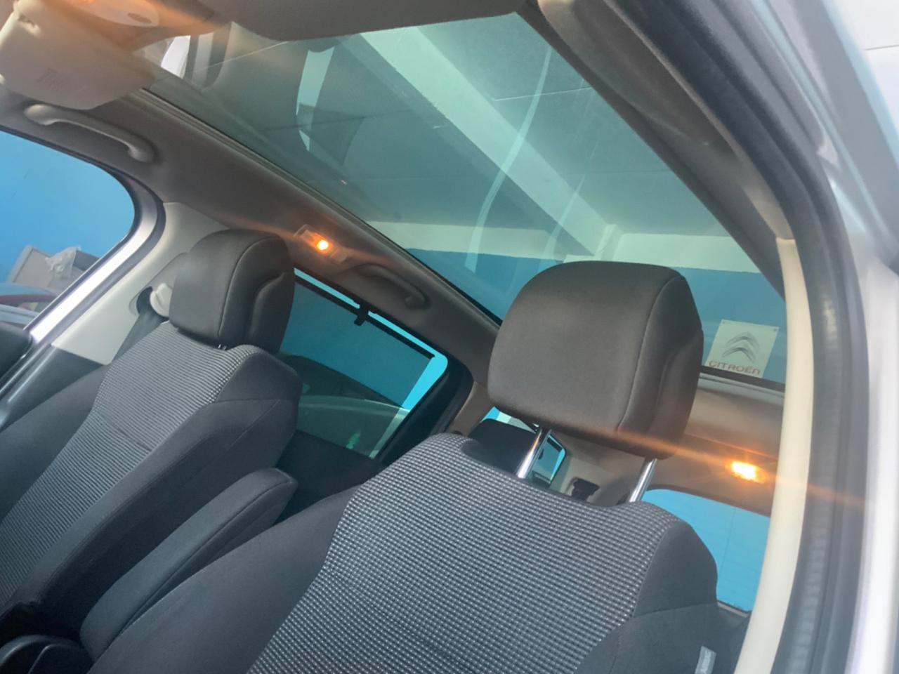 Peugeot 5008 2.0 HDi 150CV Féline