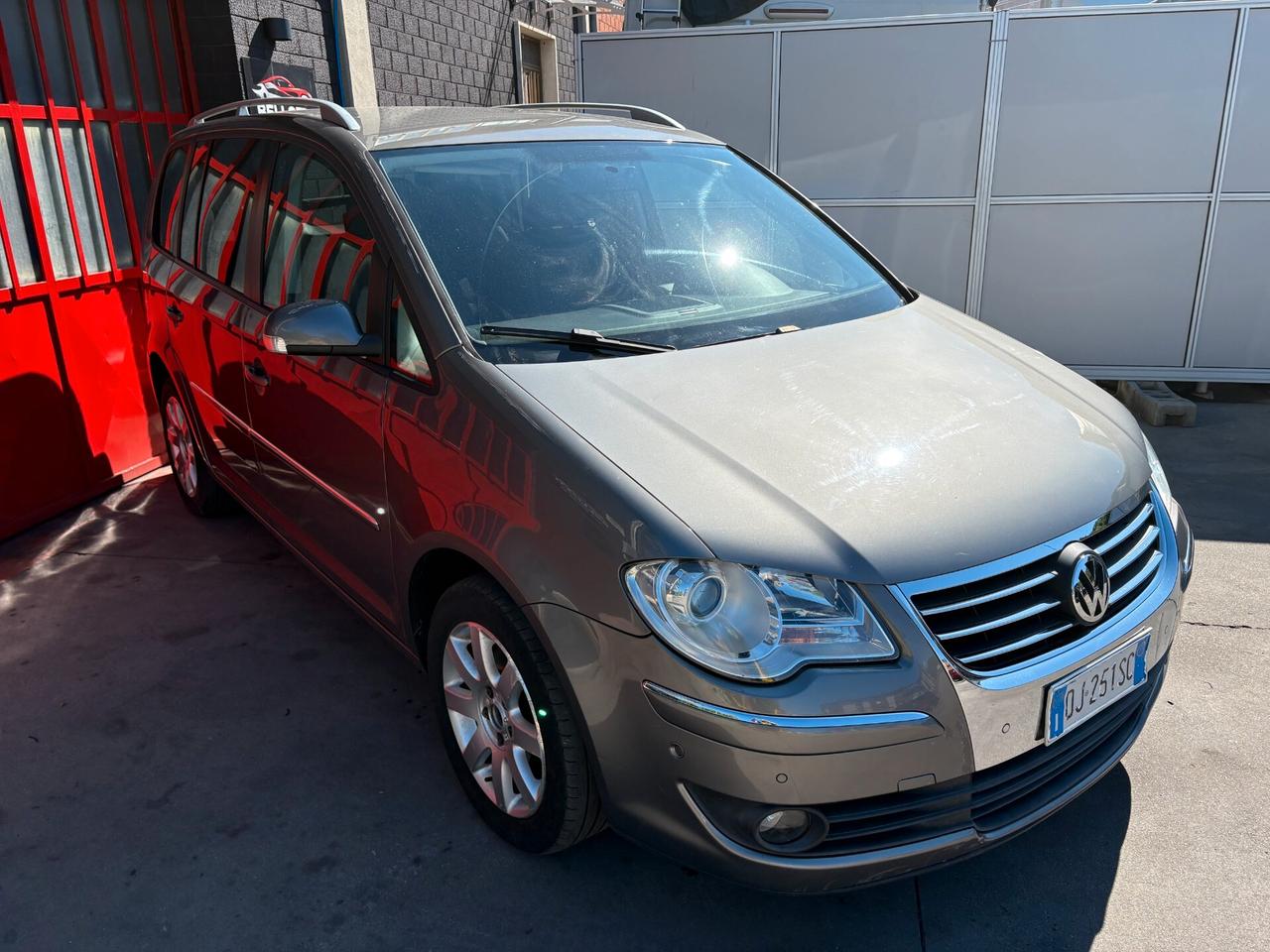 Volkswagen Touran 2.0 TDI DPF DSG Highline 7 POSTI