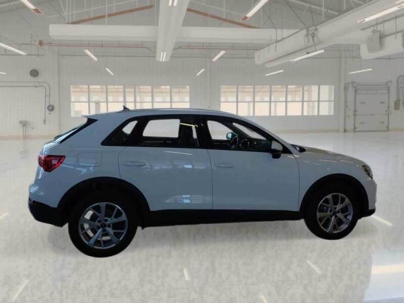 Audi Q3 45 TFSI e S tronic Business