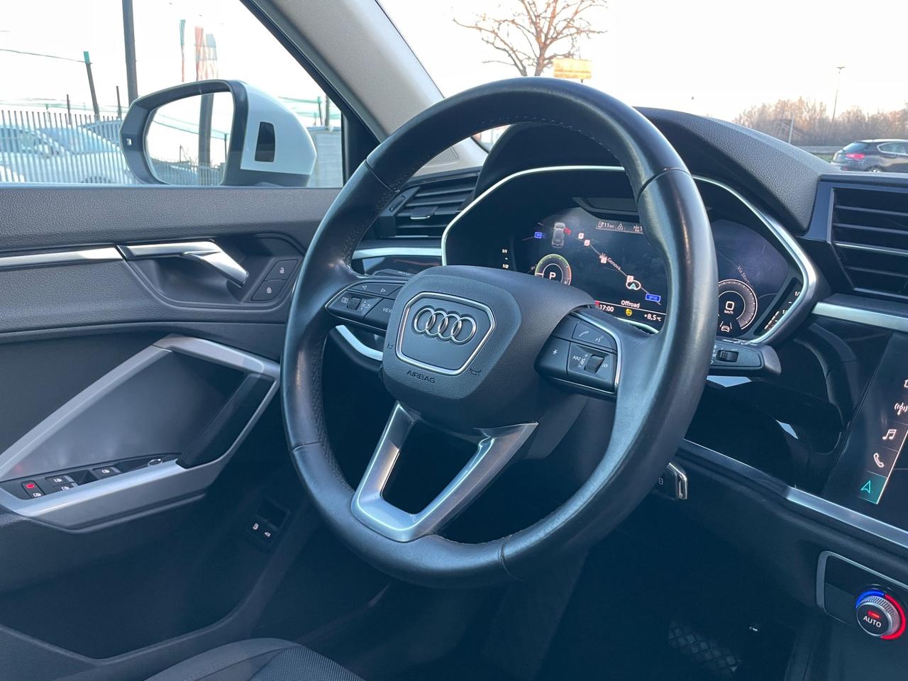 Audi Q3 45 TFSI e S tronic Business