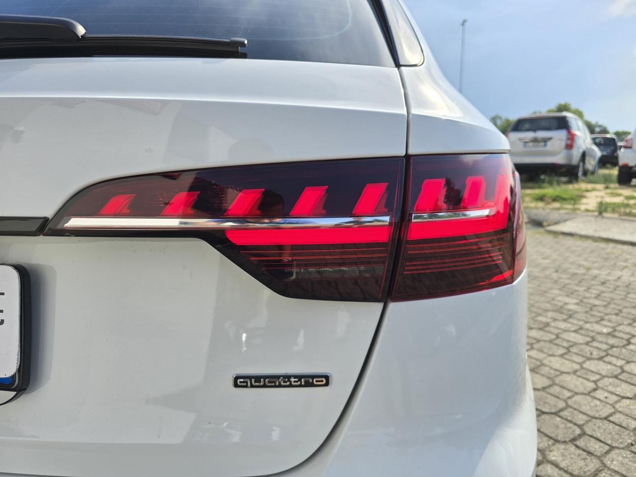Audi A4 Avant 40 TDI quattro S tronic S line|BLACK LINE