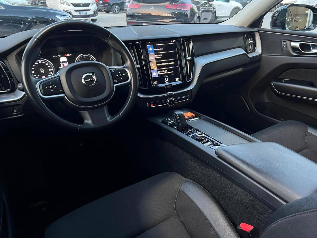 Volvo XC 60 XC60 B4 (d) AWD Geartronic Momentum Tetto apribile