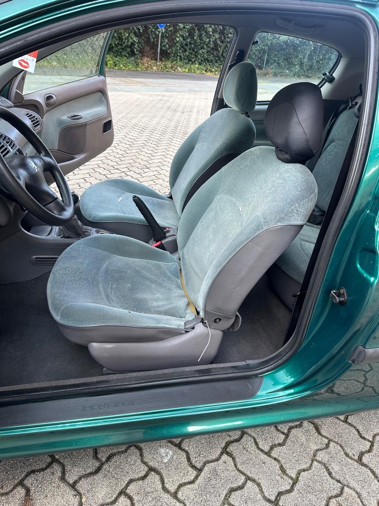 Peugeot 206 1.1 3p. XR