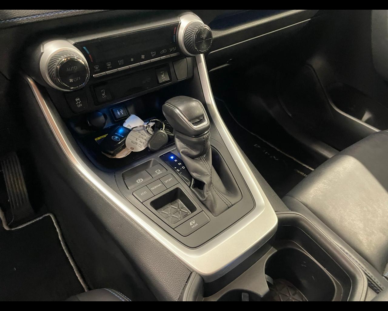 TOYOTA RAV4 5ª serie - RAV4 2.5 HV (218CV) E-CVT 2WD Lounge